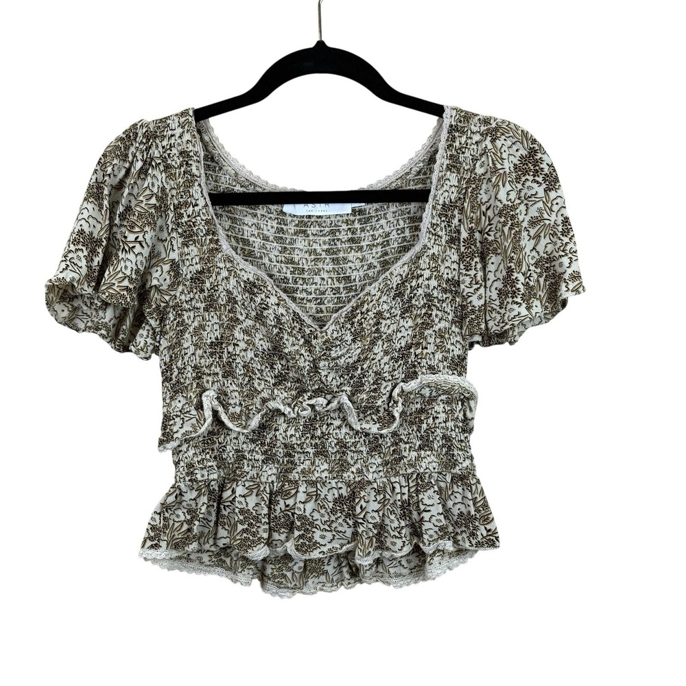 ASTR the Label Medium Floral Sweetheart Front January Smocked Flutter Sleeve Top